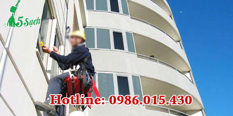 5sach cung cấp quy trình lau kính nhà cao tầng tốt nhất